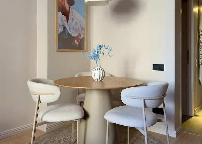 Cloud 9 Boutique By The Opera *