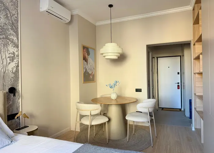 Cloud 9 Boutique By The Opera