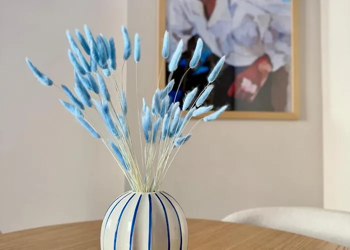 Cloud 9 Boutique By The Opera